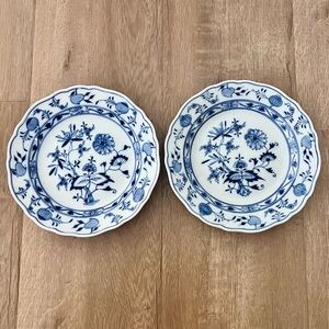 2 Pcs Antique Porcelain Meissen Blue Onion Scalloped Plates Crossed Swords‎ 8.5”